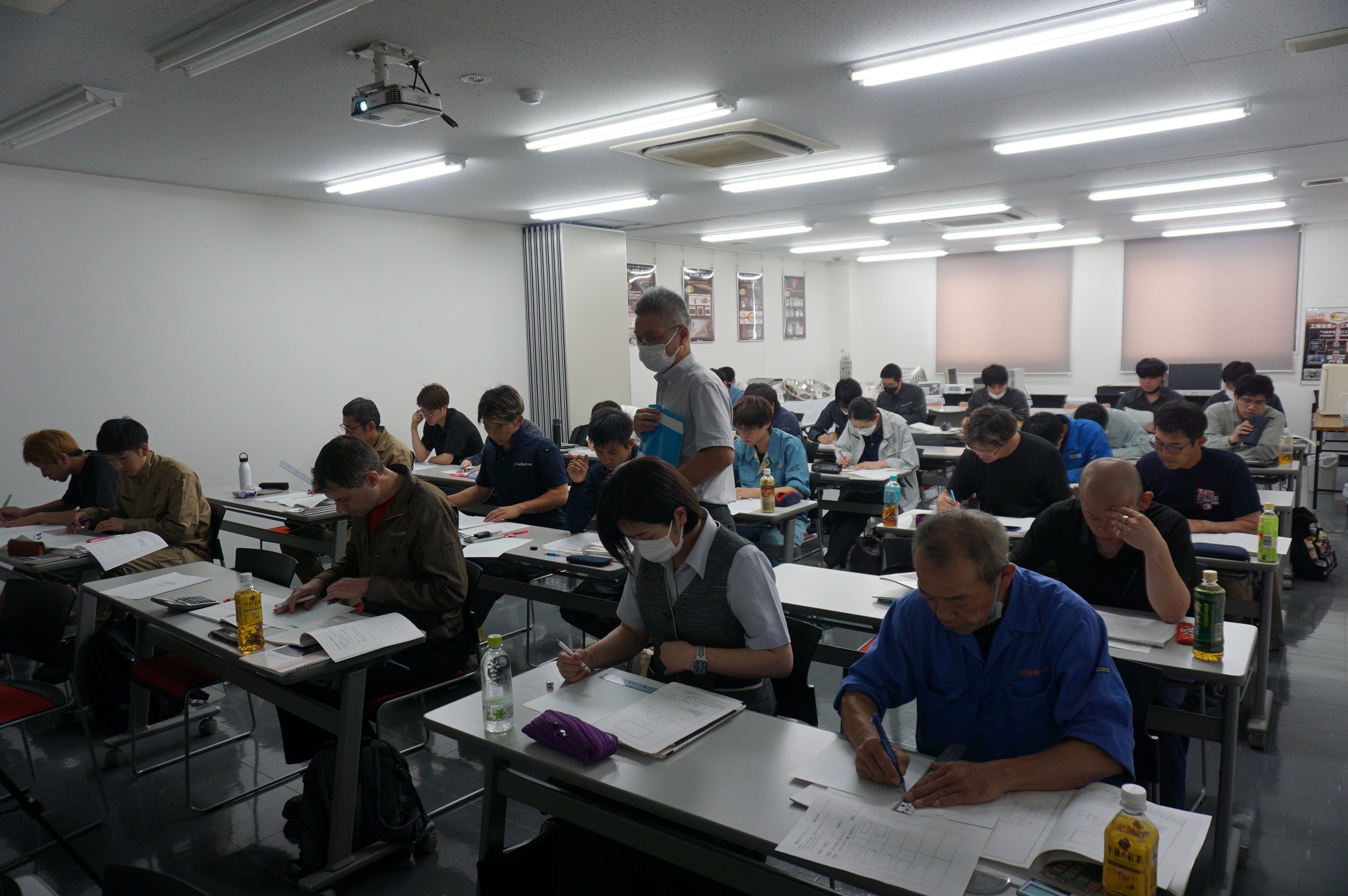 板金図面検定試験前講習を実施致しました