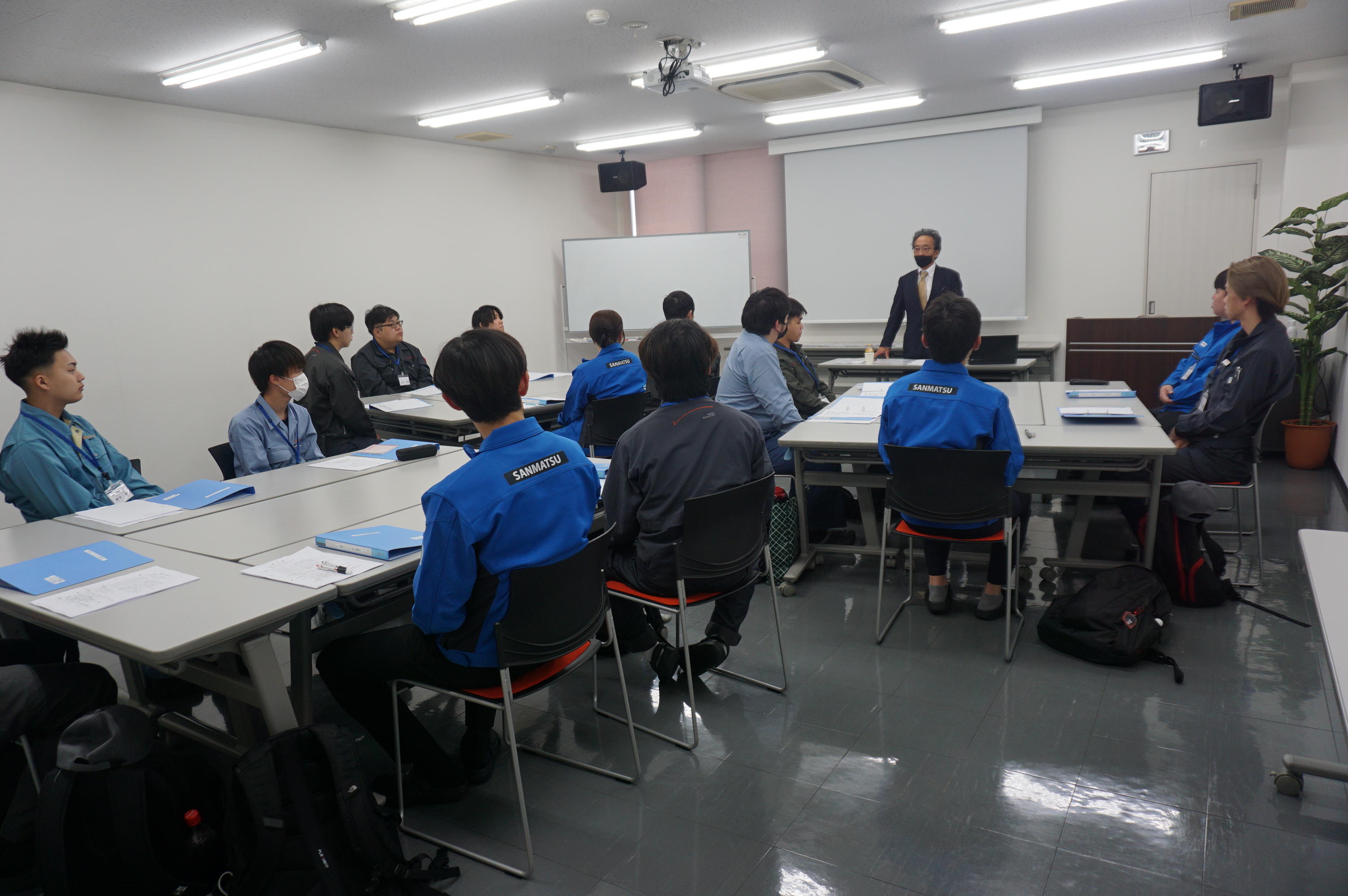 板金“い・ろ・は"研修会を実施致しました
