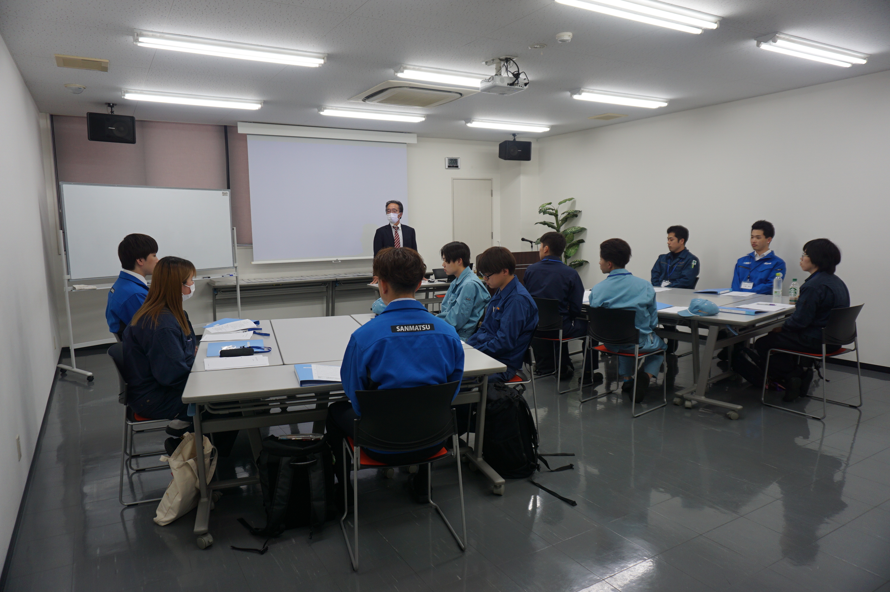 板金”い・ろ・は”研修会を実施致しました